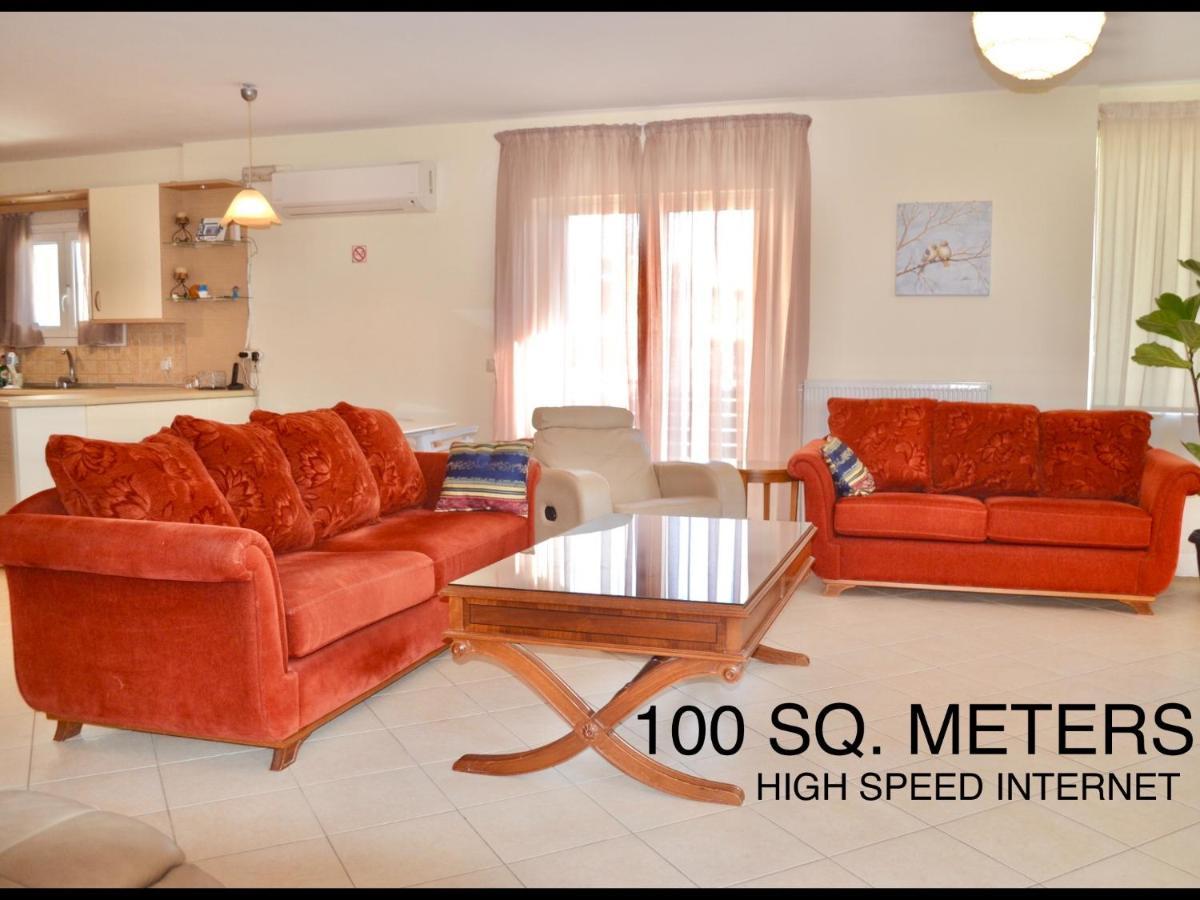Giorgos Large Size Apartments -Family Friendly With Free Parking And Yard Views Ираклион Экстерьер фото