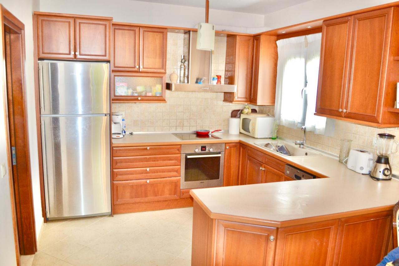 Giorgos Large Size Apartments -Family Friendly With Free Parking And Yard Views Ираклион Экстерьер фото