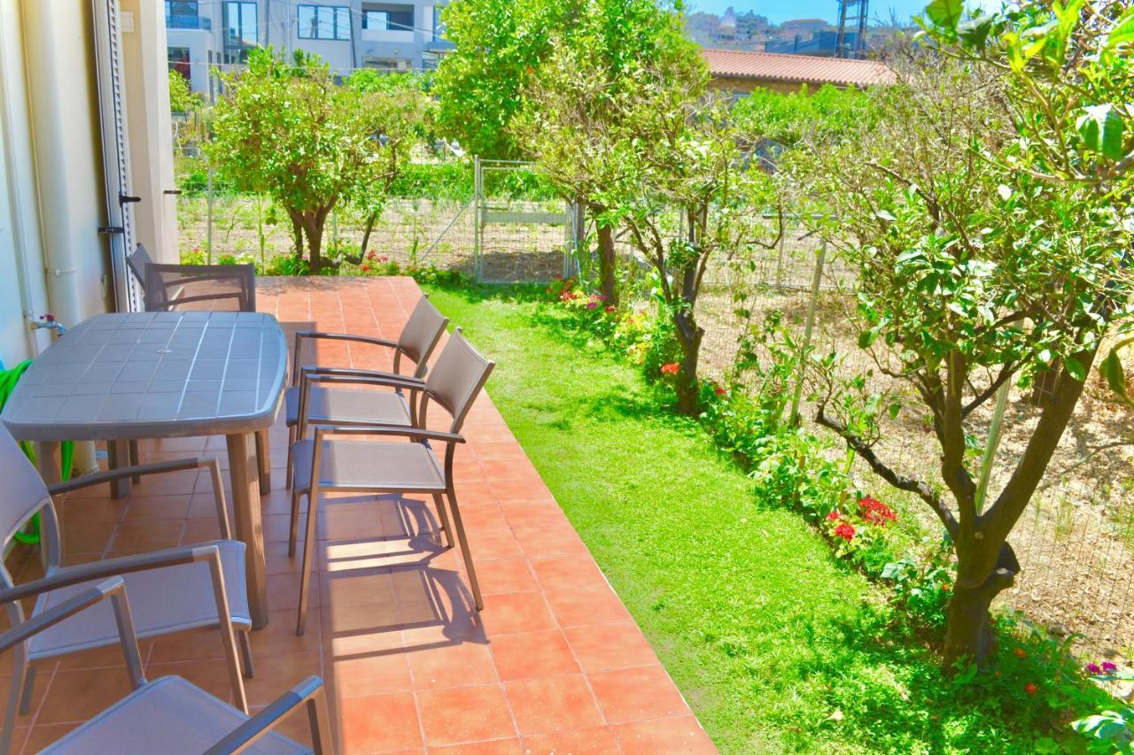 Giorgos Large Size Apartments -Family Friendly With Free Parking And Yard Views Ираклион Экстерьер фото
